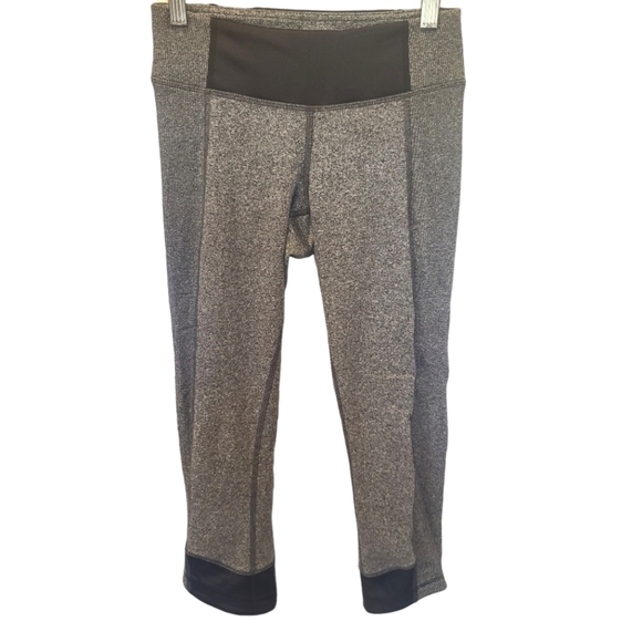 Lululemon Motivate Crop Gray Knit Black Capri Leggings Womens size 2 yoga - Picture 3 of 7